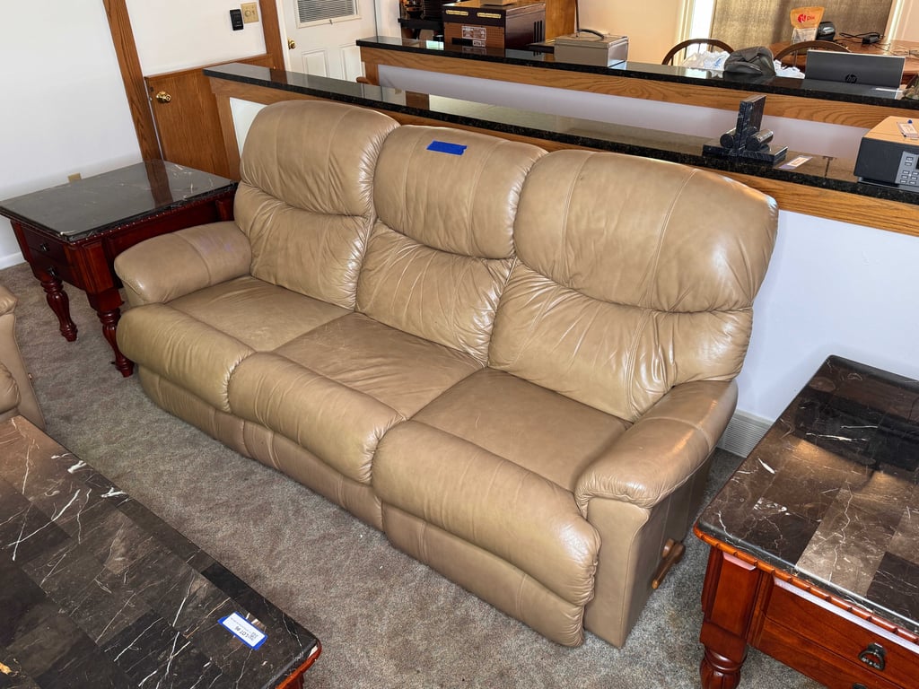 3 pc La-Z-Boy leather living room set - Image 3