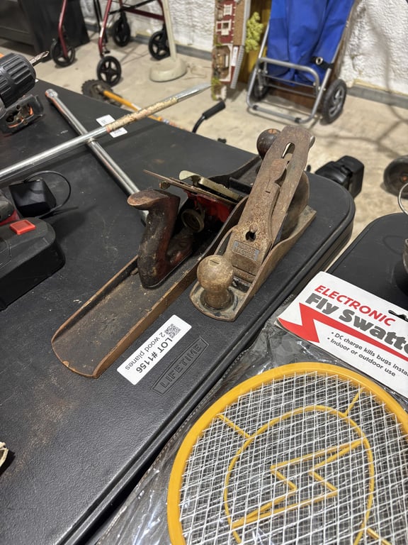 2 wood planes