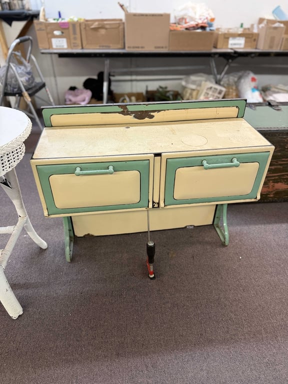 Image for VTG GREEN & CREAM ENAMEL STOVE TOPPER