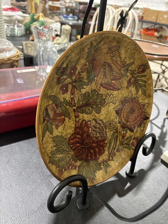 2 Raymond Waites Lamps and Decorative Plates - Image 3