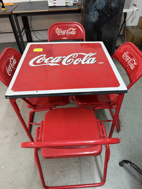 COKE TABLE W/4 CHAIRS