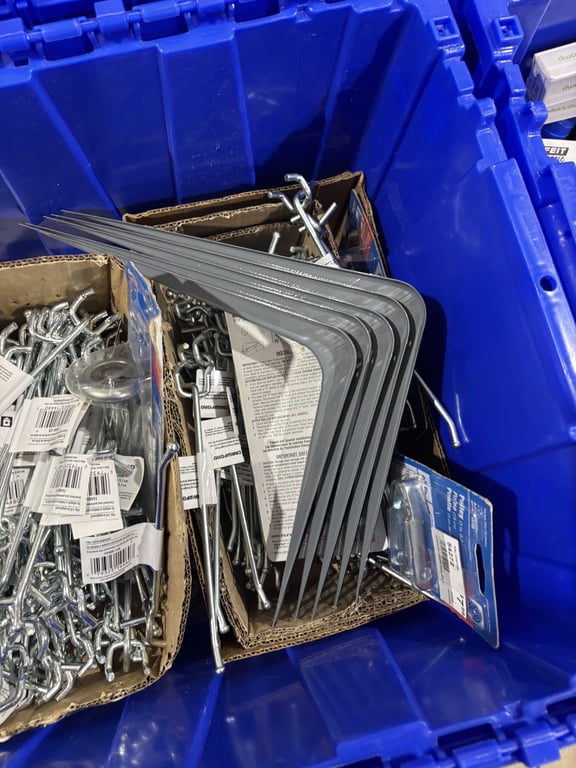 Tote of pegboard hooks, t post clips, tool hangers, etc - Image 2