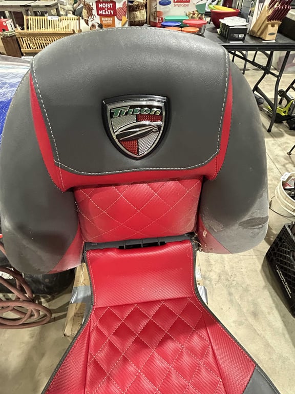 Triton boat seat - Image 2