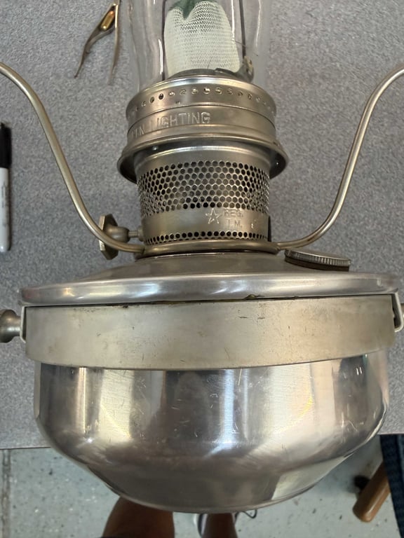 ALADDIN CABOOSE LAMP (CHIMNEY CRACKED) - Image 2