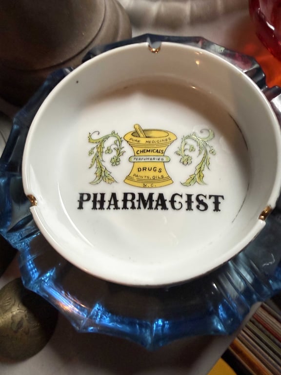 GROUPING OF ASHTRAYS - Image 2