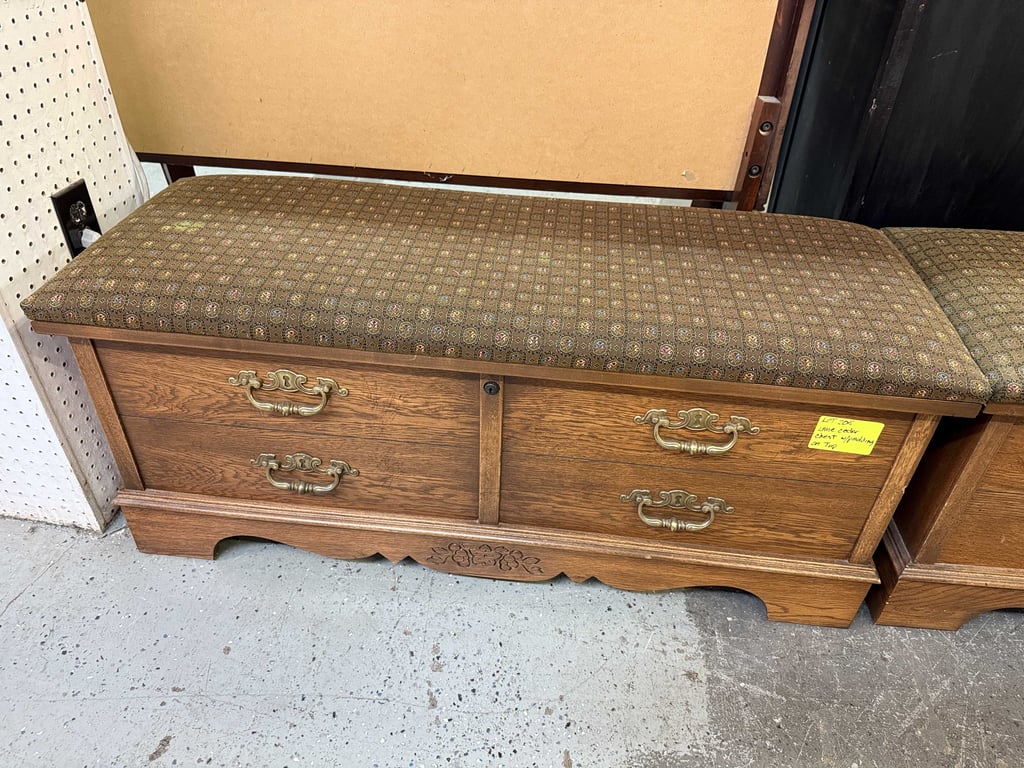 LANE CEDAR CHEST W/PADDING