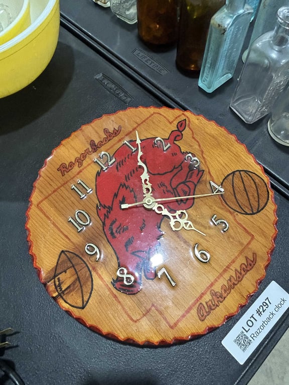 Razorback clock - Image 2