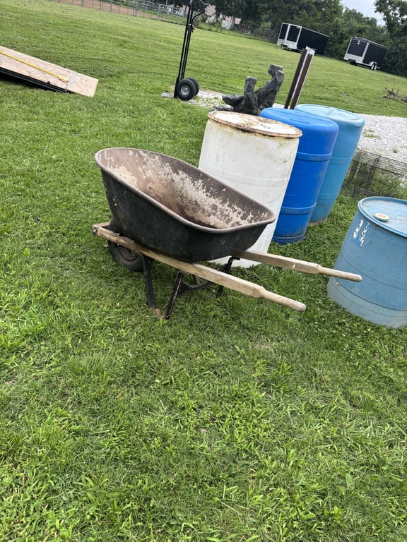 Wheelbarrow (black)