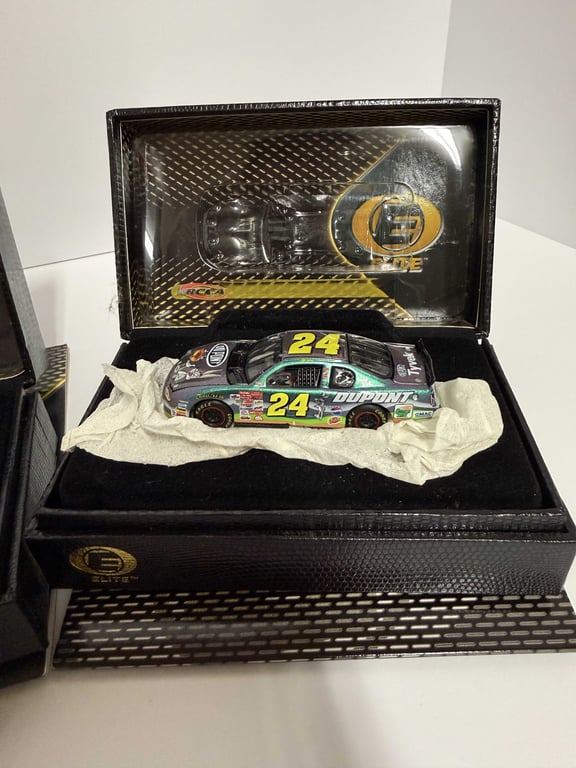 3 ACTION RACING COLLECTIBLES ELITE 1:24 JEFF GORDON - Image 4