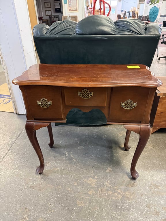 COUNCIL FURNITURE TRADITIONAL QUEEN ANNE MAHGANY LOWBOY