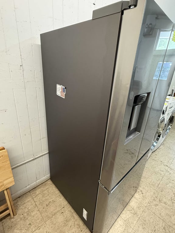 SAMSUNG FRENCH DOOR REFRIGERATOR W/FREEZER ON BOTTOM - Image 2