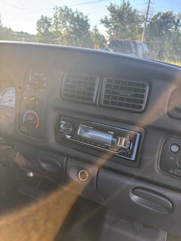 1998 Dodge Ram 1500 Laramie SLT - Image 16