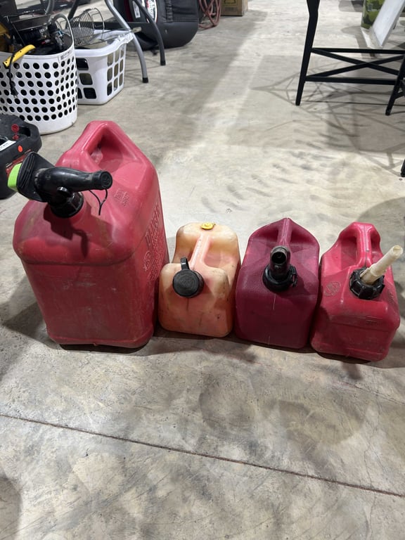 4 gas cans - Image 2