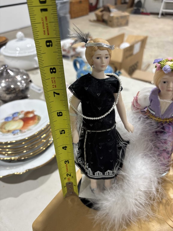 3 Figurines - Image 4