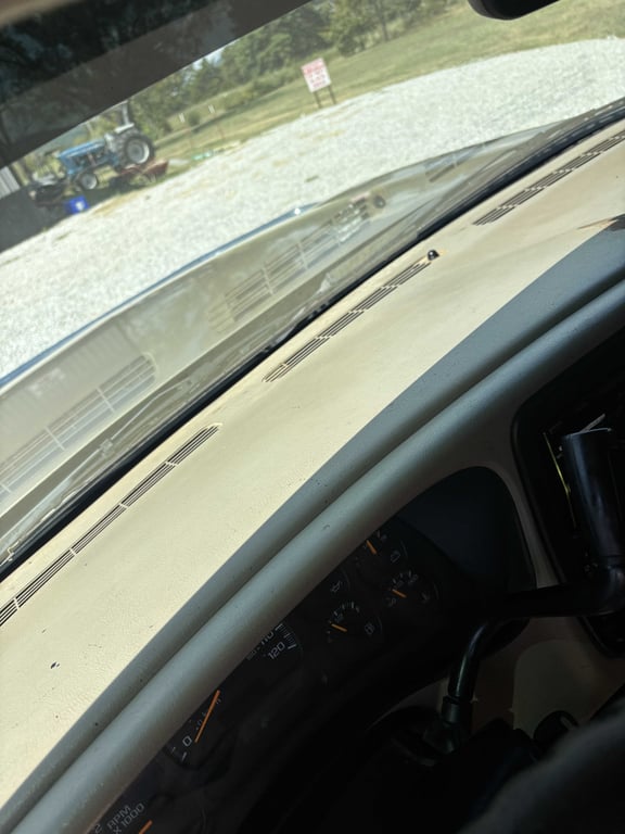 2004 Chevy 3500 4WD - Image 11