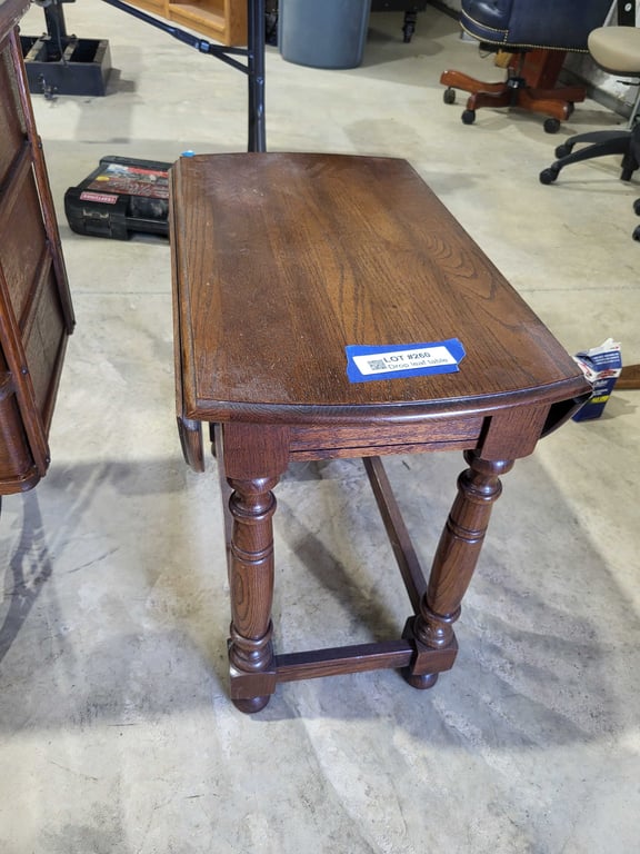 Drop leaf table