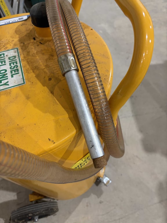 25 Gallon Hand Crank Diesel Pump - Image 4