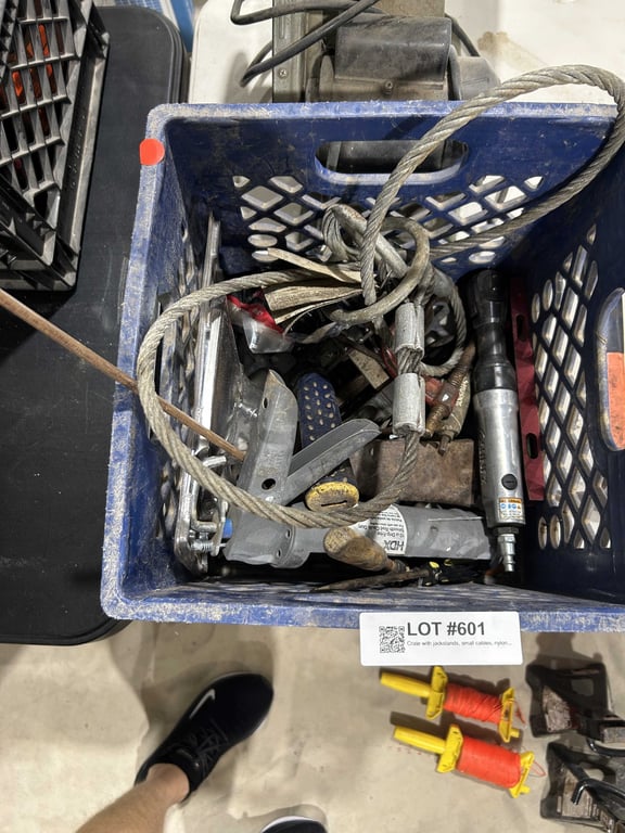 Crate with jackstands, small cables, nylon twine, misc - Image 3