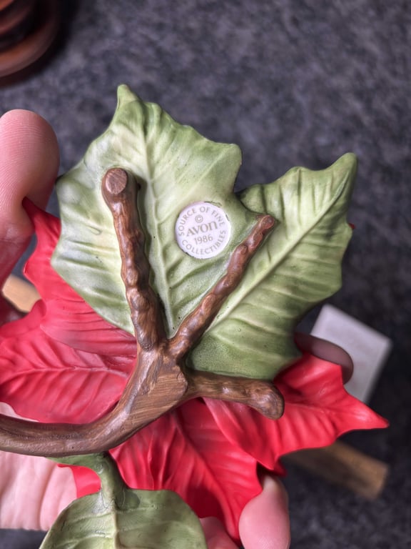 Avon Poinsettia  - Image 2