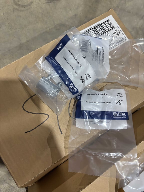 Tote of unions, connectors, couplings, etc - Image 4