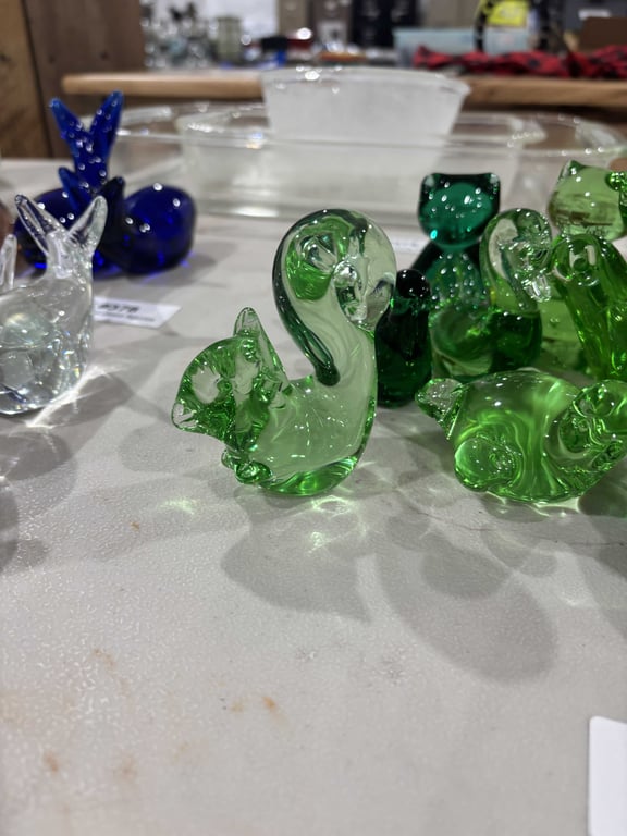 Green glass figures - Image 3