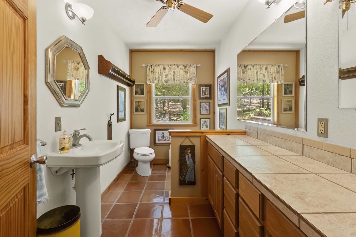 3 bed 3 bath home on 26.19 acres - Image 38