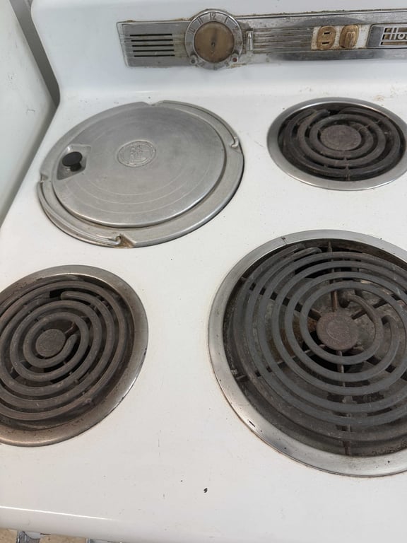 VTG HOTPOINT STOVE (UNTESTED) - Image 3