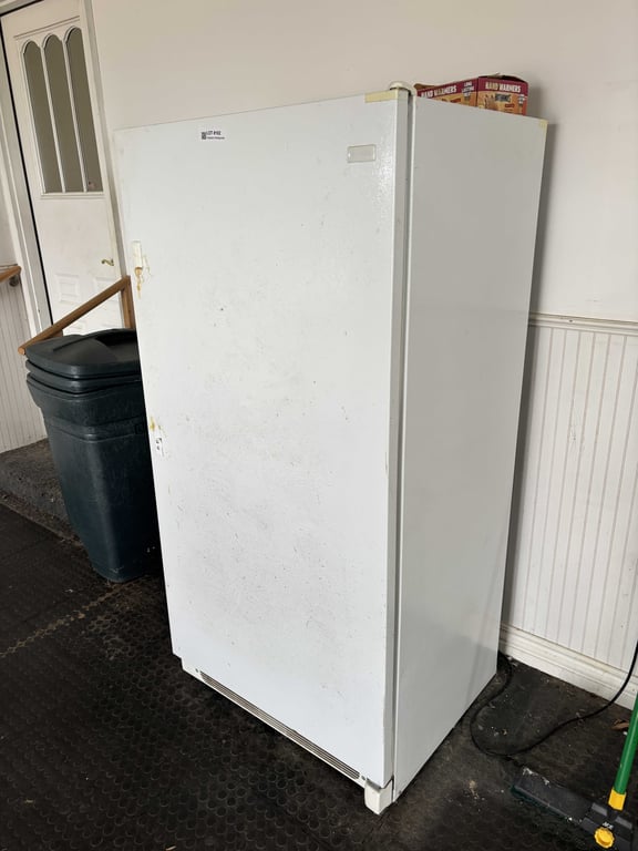 Frigidaire Refrigerator - Image 2