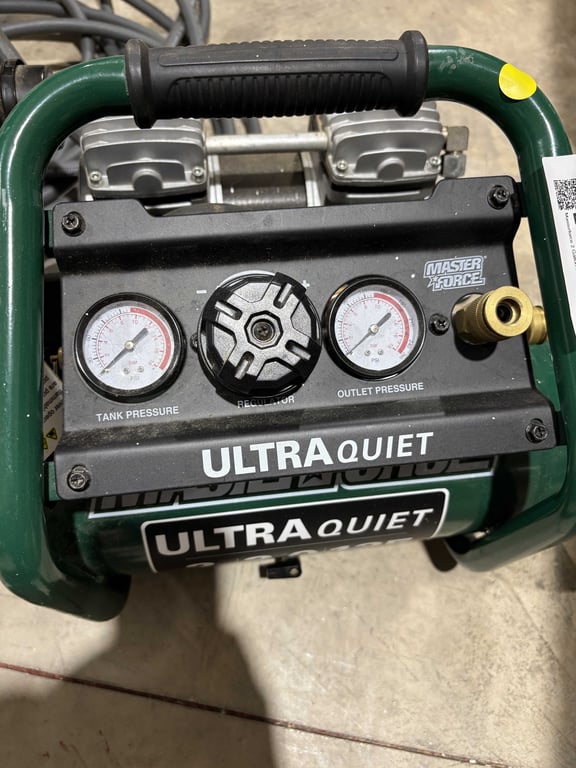 Masterforce 2 Gallon 135 PSI Compressor and Air Hose - Image 3