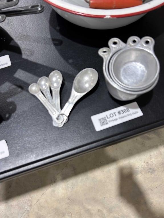 Vintage measuring cups - Image 2