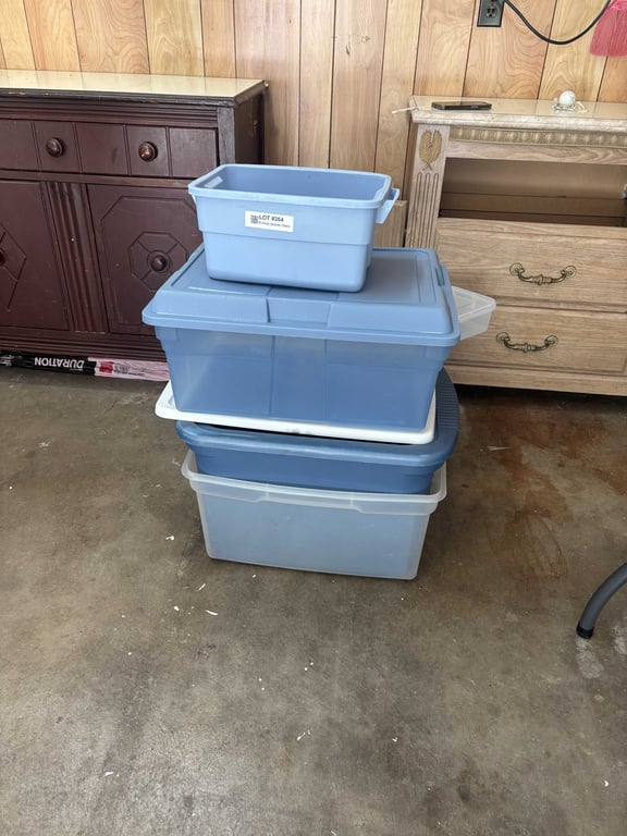 6 misc plastic totes