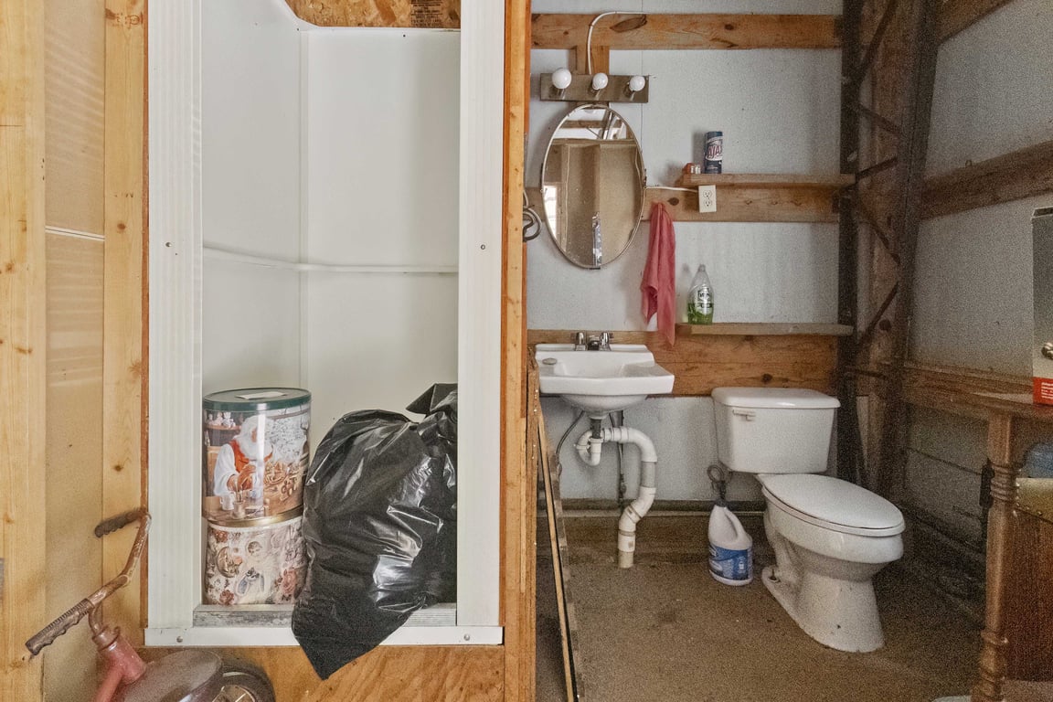 3 bed 3 bath home on 26.19 acres - Image 59