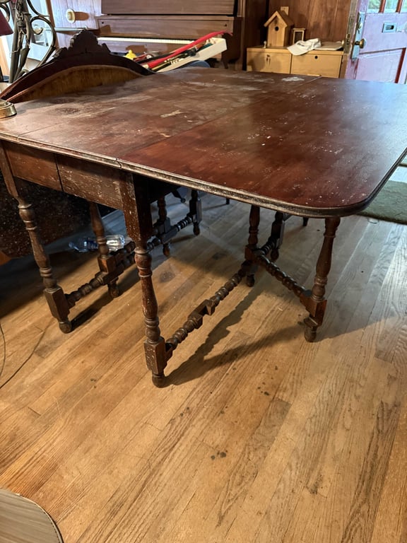 ANT. DROP LEAF TABLE W/SPOOL LEGS