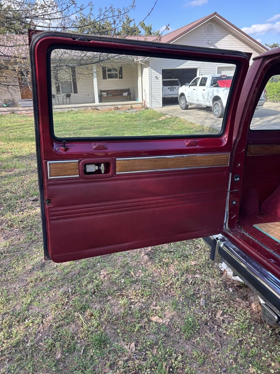 1985 Dodge Ram Wagon - Image 14