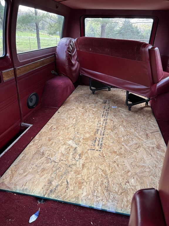1985 Dodge Ram Wagon - Image 13