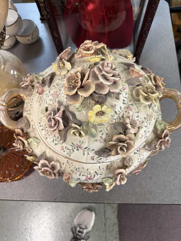 CAPODIMONTE-STYLE LIDDED TUREEN - Image 2