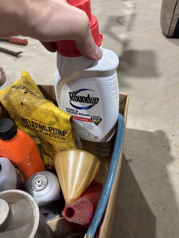 Box misc glass cleaner, round up, oil, etc - Image 4