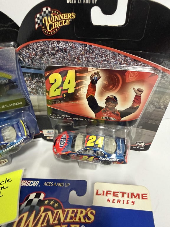 5 - WINNERS CIRCLE JEFF GORDON DIECAST W/CARDS - Image 4
