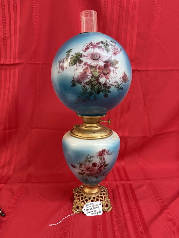 VICTORIAN GWTW PARLOR LAMP (TOP IS BROKEN BADLY)