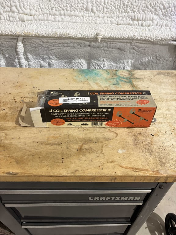 Coil spring compressor
