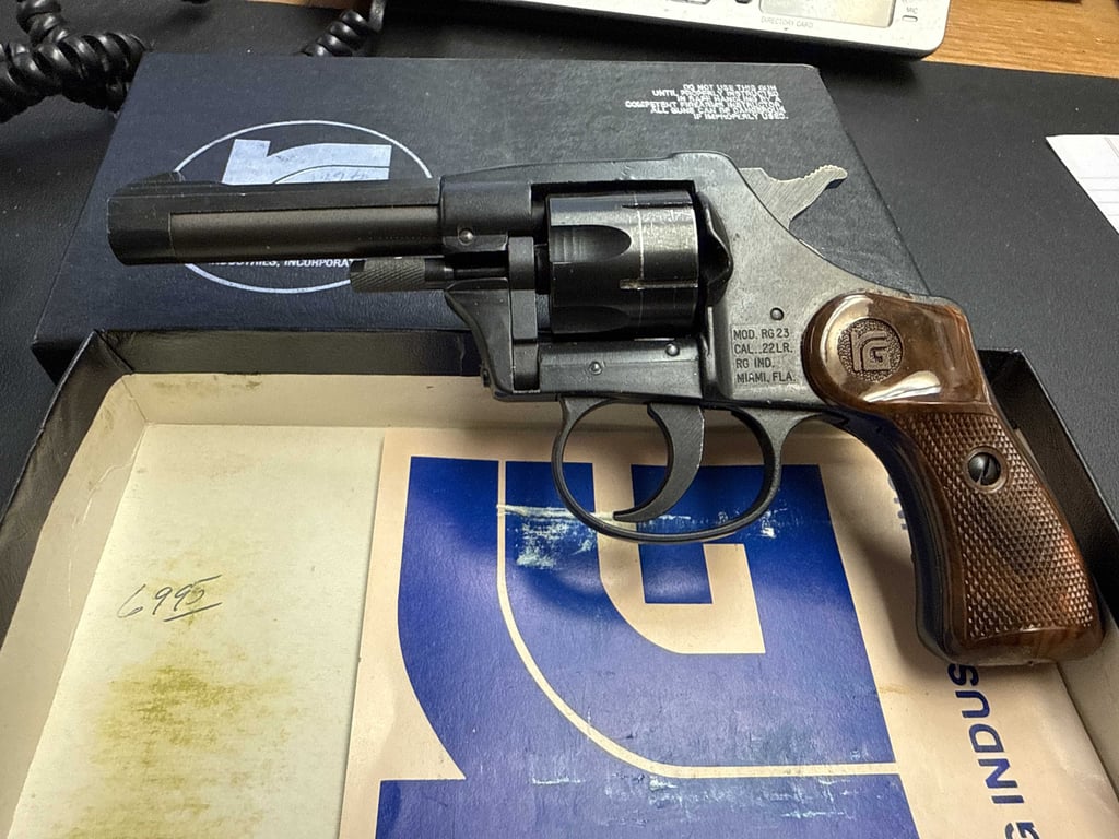 RG  Model RG-23 .22 cal - Image 2