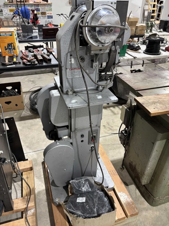 Fasnap APM-3000 Rivet Machine - Image 6