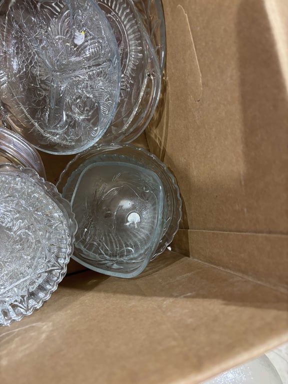 Box of aluminum cups, misc glassware - Image 3