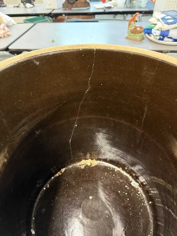 TWO-TONE 6 GAL STONEWARE CROCK (CRACKED) - Image 2