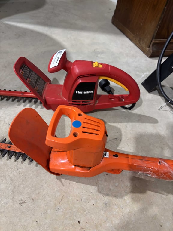 2 electric hedge trimmers - Image 2
