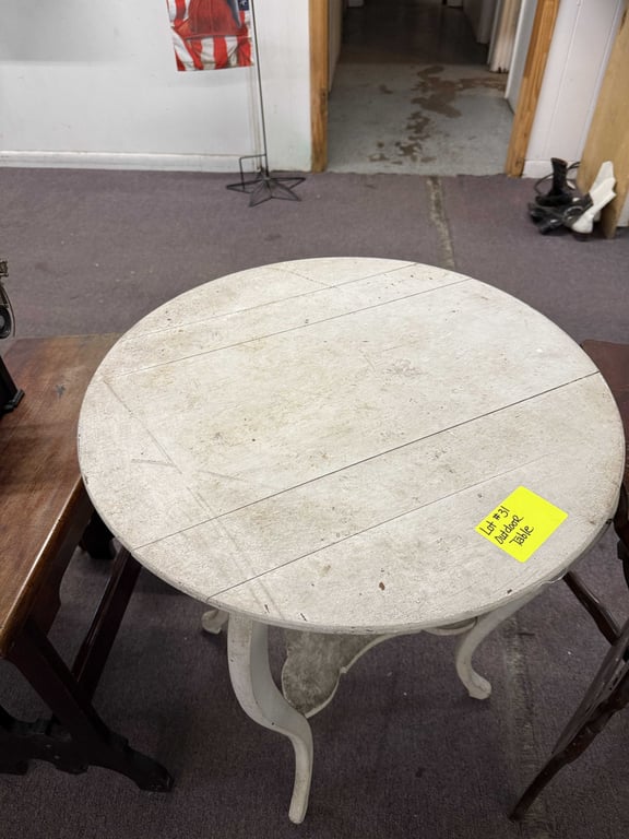 OUTDOOR TABLE - Image 2