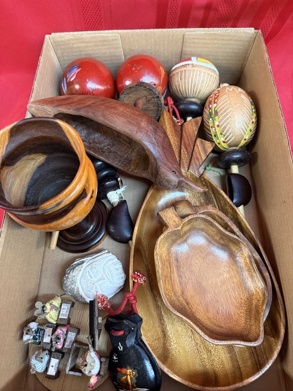 GROUPING OF WOODEN DECOR - Image 2
