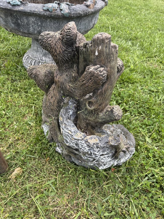 Concrete bear statue - Image 4