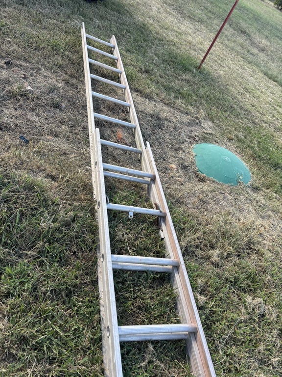 20' aluminum extension ladder - Image 2