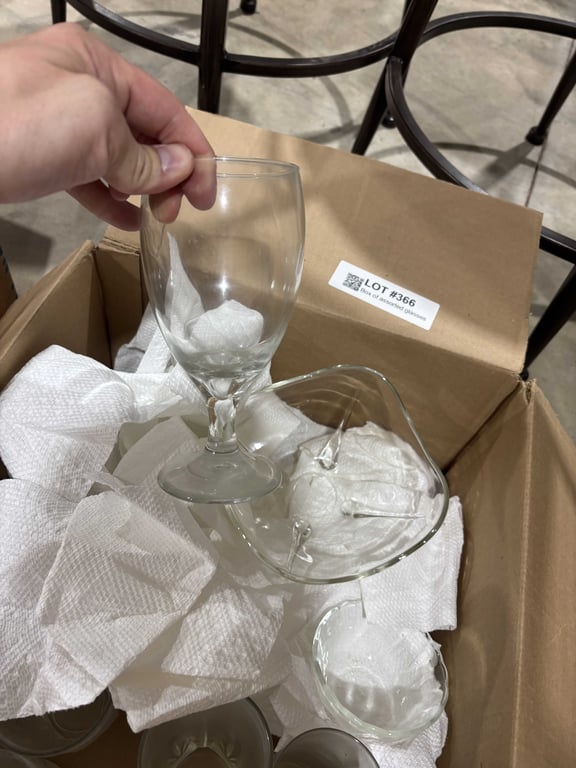 Box of assorted glasses - Image 4